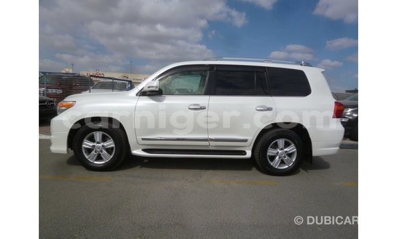 Acheter Import Utilitaire Toyota Land Cruiser Blanc à Import - Dubai, Agadez Acheter Import Utilitaire Toyota Land Cruiser Blanc à Import - Dubai, Agadez
