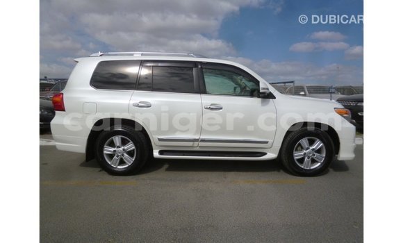 Acheter Import Utilitaire Toyota Land Cruiser Blanc à Import - Dubai, Agadez Acheter Import Utilitaire Toyota Land Cruiser Blanc à Import - Dubai, Agadez