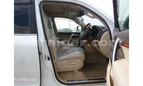 Acheter Import Utilitaire Toyota Land Cruiser Blanc à Import - Dubai, Agadez Acheter Import Utilitaire Toyota Land Cruiser Blanc à Import - Dubai, Agadez