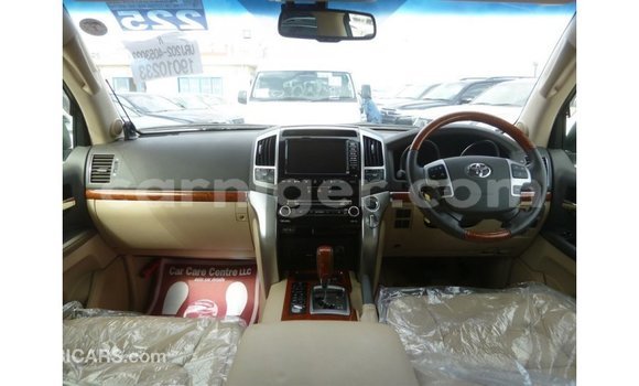 Acheter Import Utilitaire Toyota Land Cruiser Blanc à Import - Dubai, Agadez Acheter Import Utilitaire Toyota Land Cruiser Blanc à Import - Dubai, Agadez