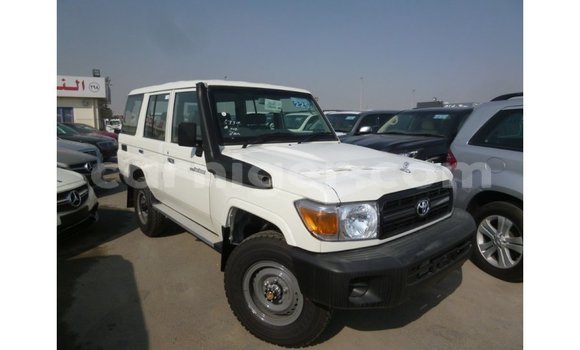 Buy Import Toyota Land Cruiser White Truck in Import - Dubai in Agadez Buy Import Toyota Land Cruiser White Truck in Import - Dubai in Agadez