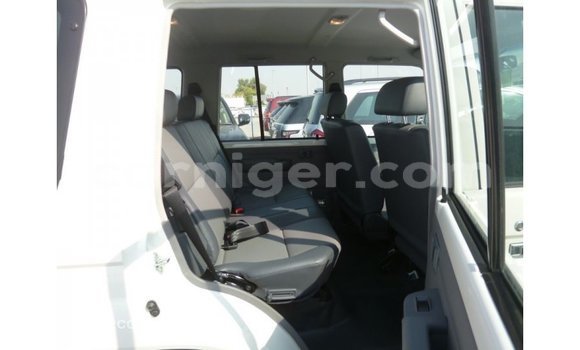 Buy Import Toyota Land Cruiser White Truck in Import - Dubai in Agadez Buy Import Toyota Land Cruiser White Truck in Import - Dubai in Agadez