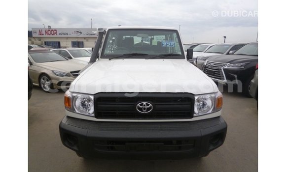 اشتري Imported Toyota Land Cruiser White شاحنة في Import - Dubai في أغاديز اشتري Imported Toyota Land Cruiser White شاحنة في Import - Dubai في أغاديز