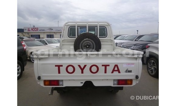 اشتري Imported Toyota Land Cruiser White شاحنة في Import - Dubai في أغاديز اشتري Imported Toyota Land Cruiser White شاحنة في Import - Dubai في أغاديز