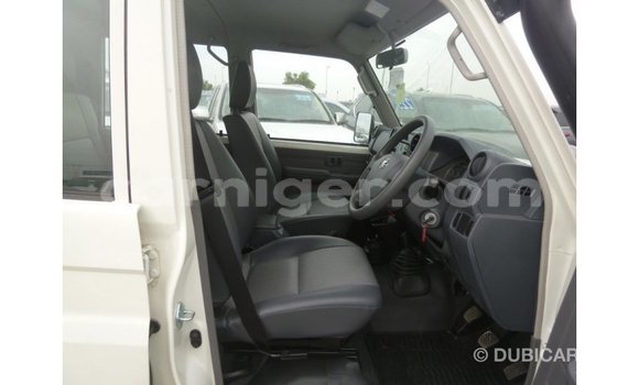 اشتري Imported Toyota Land Cruiser White شاحنة في Import - Dubai في أغاديز اشتري Imported Toyota Land Cruiser White شاحنة في Import - Dubai في أغاديز