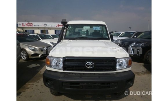 Sayi Imported Toyota Land Cruiser White Babbar mota in Import - Dubai a Agadez Sayi Imported Toyota Land Cruiser White Babbar mota in Import - Dubai a Agadez
