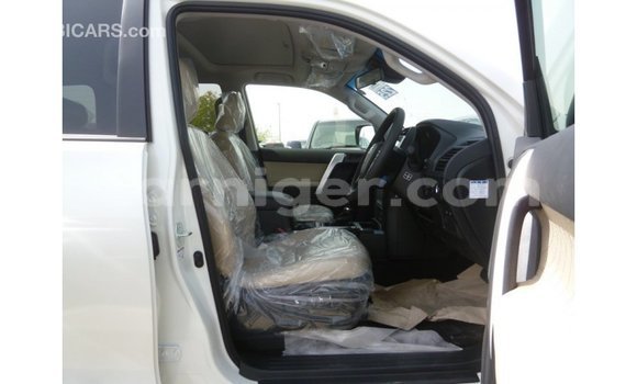 Sayi Imported Toyota Prado White Mota in Import - Dubai a Agadez Sayi Imported Toyota Prado White Mota in Import - Dubai a Agadez