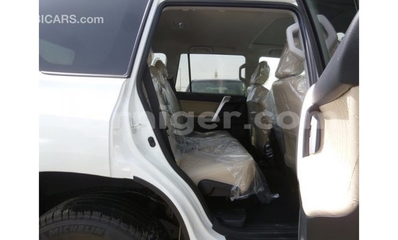 Sayi Imported Toyota Prado White Mota in Import - Dubai a Agadez Sayi Imported Toyota Prado White Mota in Import - Dubai a Agadez