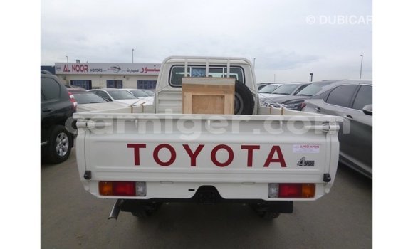 اشتري Imported Toyota Land Cruiser White شاحنة في Import - Dubai في أغاديز اشتري Imported Toyota Land Cruiser White شاحنة في Import - Dubai في أغاديز