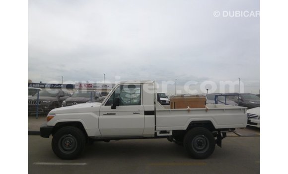 اشتري Imported Toyota Land Cruiser White شاحنة في Import - Dubai في أغاديز اشتري Imported Toyota Land Cruiser White شاحنة في Import - Dubai في أغاديز