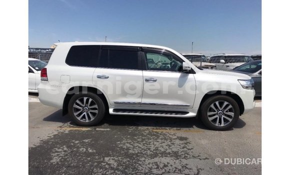 Buy Import Toyota Land Cruiser White Truck in Import - Dubai in Agadez Buy Import Toyota Land Cruiser White Truck in Import - Dubai in Agadez