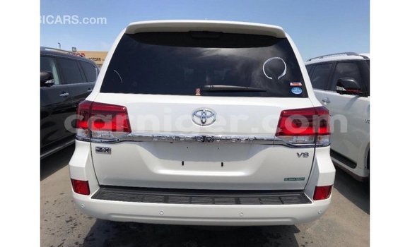 Buy Import Toyota Land Cruiser White Truck in Import - Dubai in Agadez Buy Import Toyota Land Cruiser White Truck in Import - Dubai in Agadez