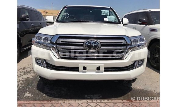 Buy Import Toyota Land Cruiser White Truck in Import - Dubai in Agadez Buy Import Toyota Land Cruiser White Truck in Import - Dubai in Agadez