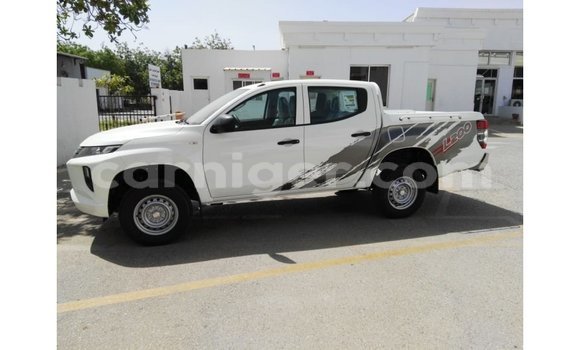 Buy Import Mitsubishi L200 White Car in Import - Dubai in Agadez