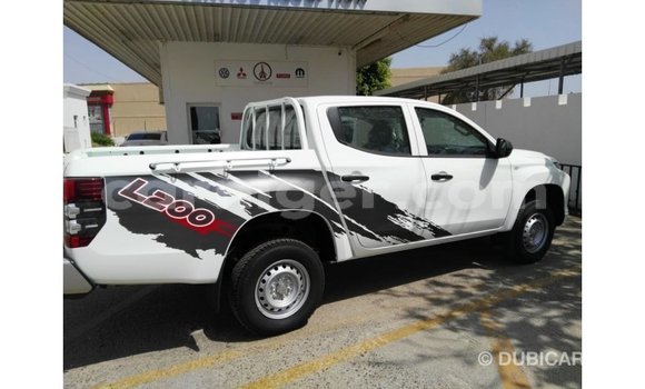 Buy Import Mitsubishi L200 White Car in Import - Dubai in Agadez Buy Import Mitsubishi L200 White Car in Import - Dubai in Agadez