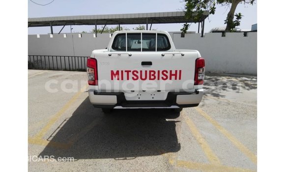 Buy Import Mitsubishi L200 White Car in Import - Dubai in Agadez Buy Import Mitsubishi L200 White Car in Import - Dubai in Agadez