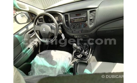 Buy Import Mitsubishi L200 White Car in Import - Dubai in Agadez Buy Import Mitsubishi L200 White Car in Import - Dubai in Agadez