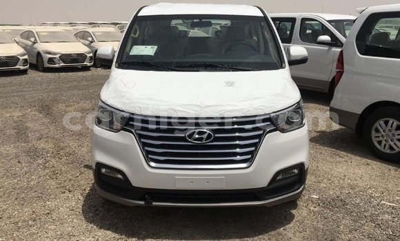 Buy Import Hyundai Chorus White Truck in Import - Dubai in Agadez