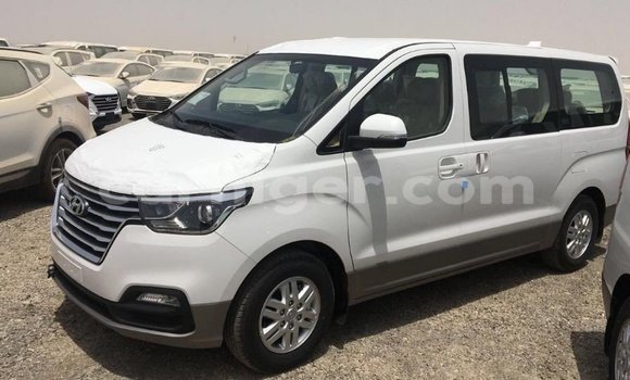 Buy Import Hyundai Chorus White Truck in Import - Dubai in Agadez Buy Import Hyundai Chorus White Truck in Import - Dubai in Agadez