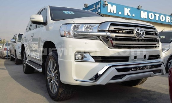 Sayi Imported Toyota Land Cruiser White Babbar mota in Import - Dubai a Agadez Sayi Imported Toyota Land Cruiser White Babbar mota in Import - Dubai a Agadez