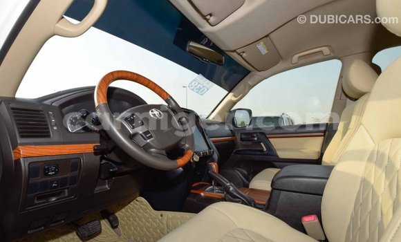 Sayi Imported Toyota Land Cruiser White Babbar mota in Import - Dubai a Agadez Sayi Imported Toyota Land Cruiser White Babbar mota in Import - Dubai a Agadez