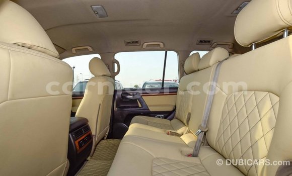 Sayi Imported Toyota Land Cruiser White Babbar mota in Import - Dubai a Agadez Sayi Imported Toyota Land Cruiser White Babbar mota in Import - Dubai a Agadez