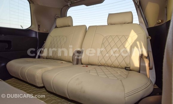 Sayi Imported Toyota Land Cruiser White Babbar mota in Import - Dubai a Agadez Sayi Imported Toyota Land Cruiser White Babbar mota in Import - Dubai a Agadez