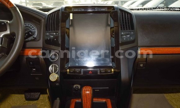 Sayi Imported Toyota Land Cruiser White Babbar mota in Import - Dubai a Agadez Sayi Imported Toyota Land Cruiser White Babbar mota in Import - Dubai a Agadez