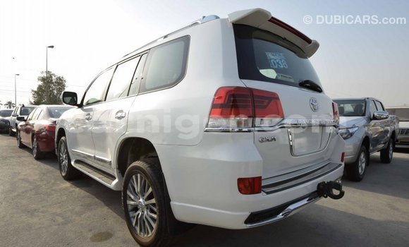 Sayi Imported Toyota Land Cruiser White Babbar mota in Import - Dubai a Agadez Sayi Imported Toyota Land Cruiser White Babbar mota in Import - Dubai a Agadez