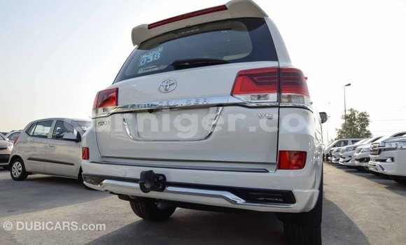 Sayi Imported Toyota Land Cruiser White Babbar mota in Import - Dubai a Agadez Sayi Imported Toyota Land Cruiser White Babbar mota in Import - Dubai a Agadez