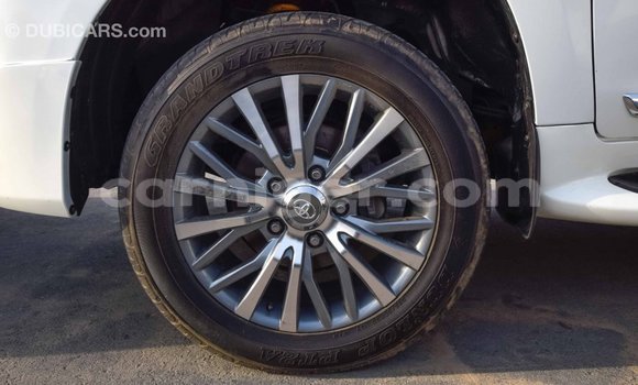 Sayi Imported Toyota Land Cruiser White Babbar mota in Import - Dubai a Agadez Sayi Imported Toyota Land Cruiser White Babbar mota in Import - Dubai a Agadez