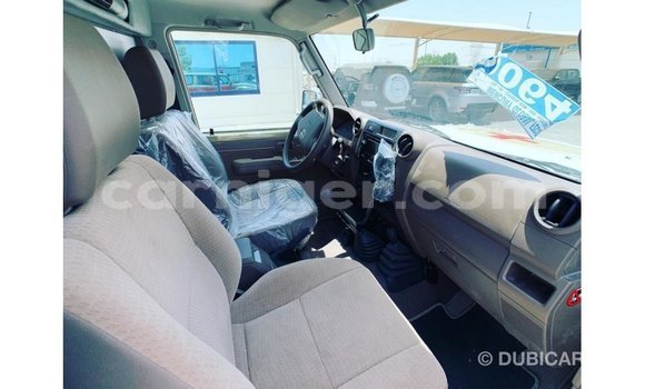 Buy Import Toyota Land Cruiser White Truck in Import - Dubai in Agadez Buy Import Toyota Land Cruiser White Truck in Import - Dubai in Agadez
