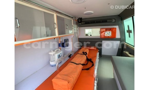 Buy Import Toyota Land Cruiser White Truck in Import - Dubai in Agadez Buy Import Toyota Land Cruiser White Truck in Import - Dubai in Agadez