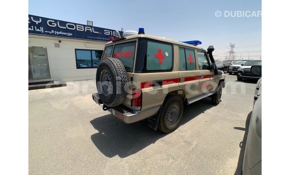 Buy Import Toyota Land Cruiser White Truck in Import - Dubai in Agadez Buy Import Toyota Land Cruiser White Truck in Import - Dubai in Agadez