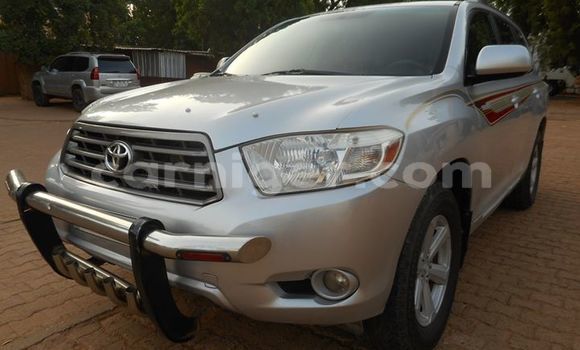 Sayi Na hannu Toyota Highlander Silver Mota in Niamey a Niamey Sayi Na hannu Toyota Highlander Silver Mota in Niamey a Niamey
