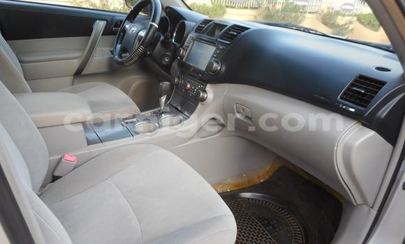 Sayi Na hannu Toyota Highlander Silver Mota in Niamey a Niamey Sayi Na hannu Toyota Highlander Silver Mota in Niamey a Niamey