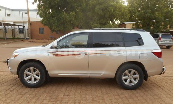 Sayi Na hannu Toyota Highlander Silver Mota in Niamey a Niamey Sayi Na hannu Toyota Highlander Silver Mota in Niamey a Niamey