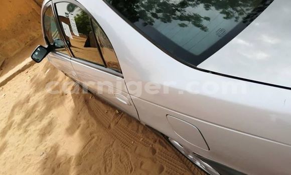 Sayi Na hannu Toyota Avensis Silver Mota in Niamey a Niamey Sayi Na hannu Toyota Avensis Silver Mota in Niamey a Niamey