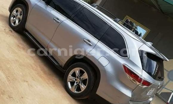 Sayi Na hannu Toyota Highlander Silver Mota in Niamey a Niamey Sayi Na hannu Toyota Highlander Silver Mota in Niamey a Niamey