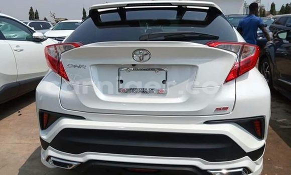 Buy Used Toyota C-HR White Car in Niamey in Niamey Buy Used Toyota C-HR White Car in Niamey in Niamey