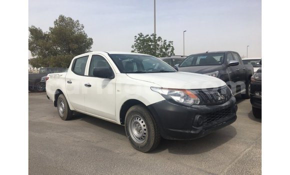 Buy Import Mitsubishi L200 White Car in Import - Dubai in Agadez