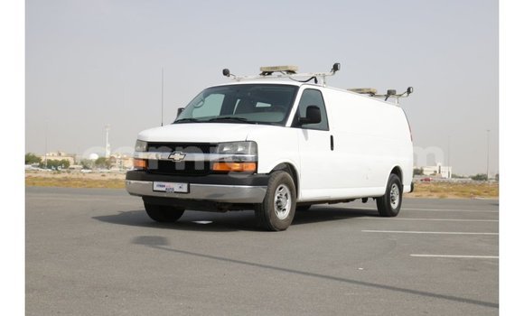 Buy Import Chevrolet Express White Car in Import - Dubai in Agadez