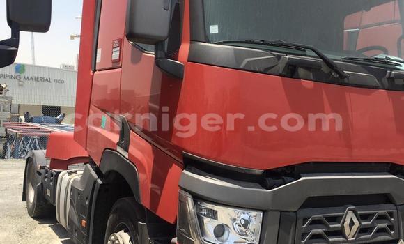 Buy Used Renault TRM 10000 Red Truck in Import - Dubai in Agadez Buy Used Renault TRM 10000 Red Truck in Import - Dubai in Agadez
