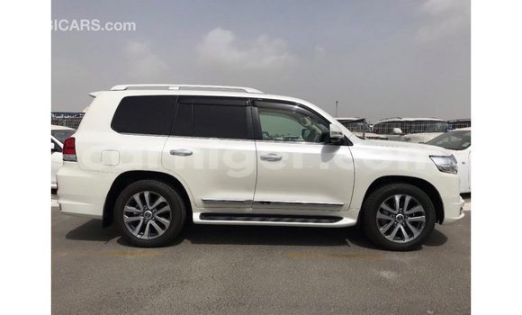 Sayi Imported Toyota Land Cruiser White Babbar mota in Import - Dubai a Agadez Sayi Imported Toyota Land Cruiser White Babbar mota in Import - Dubai a Agadez