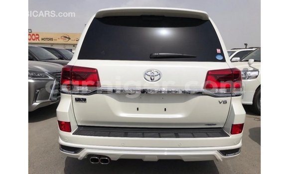 Sayi Imported Toyota Land Cruiser White Babbar mota in Import - Dubai a Agadez Sayi Imported Toyota Land Cruiser White Babbar mota in Import - Dubai a Agadez