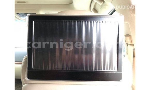 Sayi Imported Toyota Land Cruiser White Babbar mota in Import - Dubai a Agadez Sayi Imported Toyota Land Cruiser White Babbar mota in Import - Dubai a Agadez