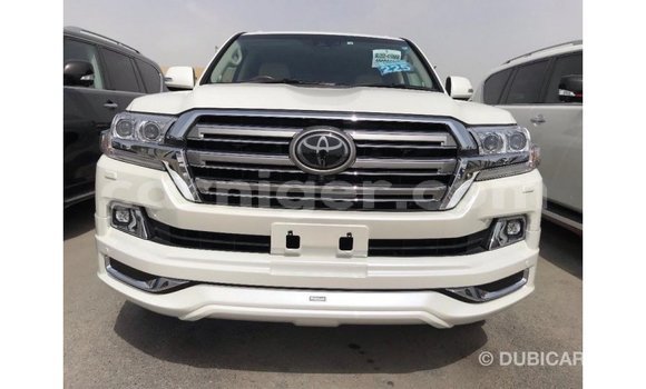 Sayi Imported Toyota Land Cruiser White Babbar mota in Import - Dubai a Agadez Sayi Imported Toyota Land Cruiser White Babbar mota in Import - Dubai a Agadez
