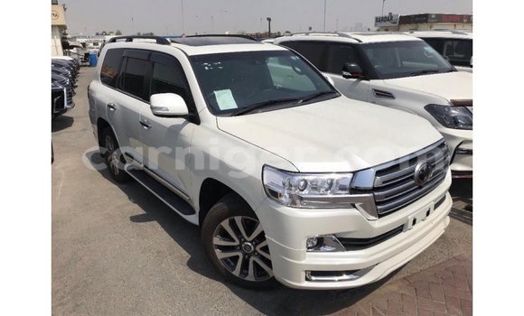 Sayi Imported Toyota Land Cruiser White Babbar mota in Import - Dubai a Agadez Sayi Imported Toyota Land Cruiser White Babbar mota in Import - Dubai a Agadez