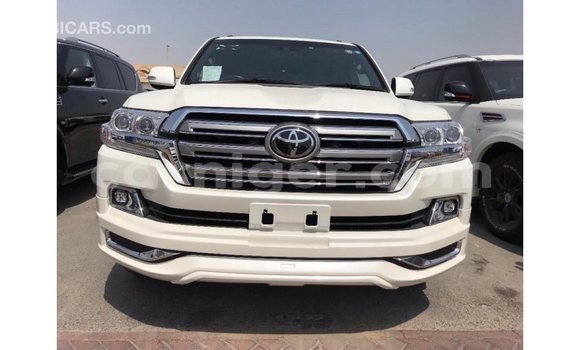 Sayi Imported Toyota Land Cruiser White Babbar mota in Import - Dubai a Agadez Sayi Imported Toyota Land Cruiser White Babbar mota in Import - Dubai a Agadez