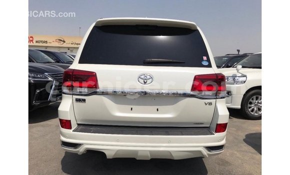 Sayi Imported Toyota Land Cruiser White Babbar mota in Import - Dubai a Agadez Sayi Imported Toyota Land Cruiser White Babbar mota in Import - Dubai a Agadez